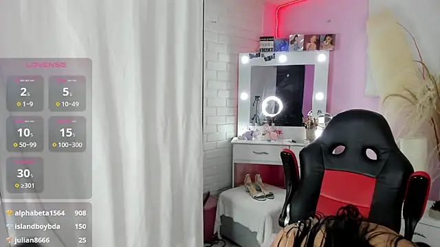 Snapshot of hollyprincess_2 chatting on 02-05-25, 06:46 hollyprincess 2 online show from 02-05-25, 06:46