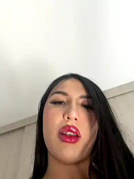 Snapshot of hollyprincess_2 chatting on 11-17-25, 01:33 hollyprincess 2 online show from 11-17-25, 01:33