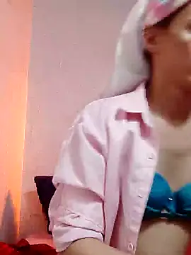 Snapshot of QueenSoreal chatting on 02-06-25, 04:47 QueenSoreal online show from 02-06-25, 04:47