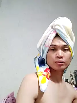 Snapshot of QueenSoreal chatting on 02-14-25, 03:26 QueenSoreal online show from 02-14-25, 03:26