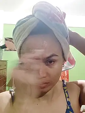 Snapshot of QueenSoreal chatting on 09-18-25, 05:15 QueenSoreal online show from 09-18-25, 05:15