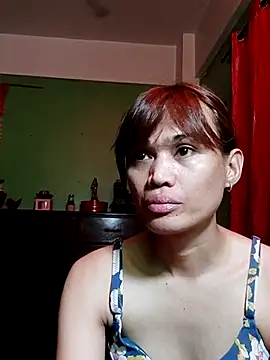 Snapshot of QueenSoreal chatting on 09-19-25, 04:40 QueenSoreal online show from 09-19-25, 04:40