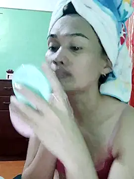 Snapshot of QueenSoreal chatting on 09-21-25, 03:24 QueenSoreal online show from 09-21-25, 03:24