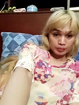 Snapshot of QueenSoreal chatting on 07-12-26, 08:49 QueenSoreal online show from 07-12-26, 08:49