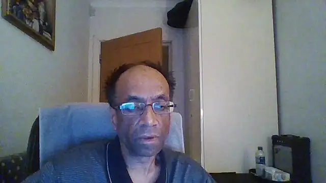 Snapshot of rauncher1 chatting on 10-05-25, 09:24 rauncher1 online show from 10-05-25, 09:24