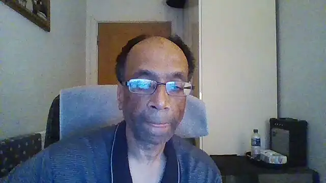 Snapshot of rauncher1 chatting on 10-13-25, 08:36 rauncher1 online show from 10-13-25, 08:36