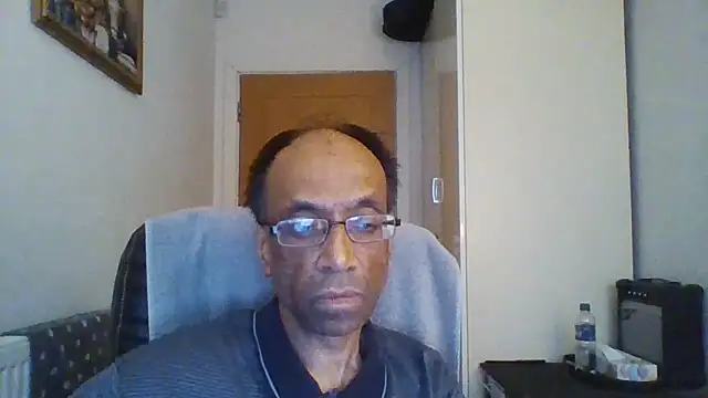 Snapshot of rauncher1 chatting on 10-15-25, 09:31 rauncher1 online show from 10-15-25, 09:31