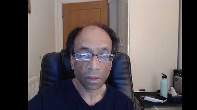 Snapshot of rauncher1 chatting on 06-08-26, 08:04 rauncher1 online show from 06-08-26, 08:04