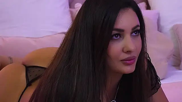 Snapshot of YaaraCollins chatting on 11-06-25, 07:59 YaaraCollins online show from 11-06-25, 07:59