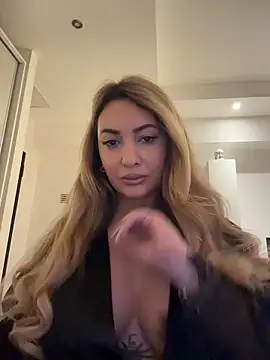 Snapshot of YaaraCollins chatting on 02-26-26, 06:40 YaaraCollins online show from 02-26-26, 06:40