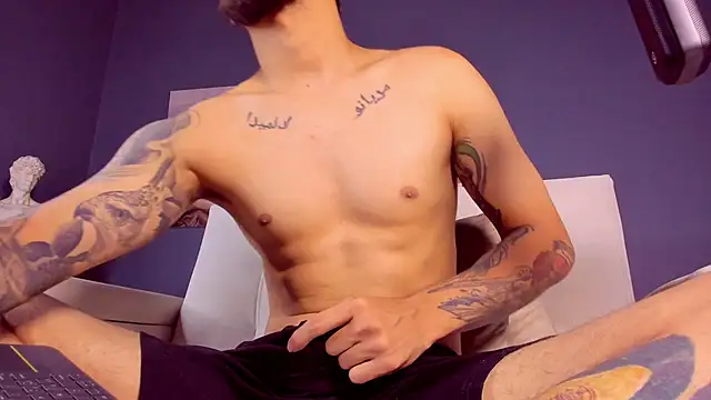 Snapshot of alessandro_duty chatting on 01-01-25, 02:51 alessandro duty online show from 01-01-25, 02:51