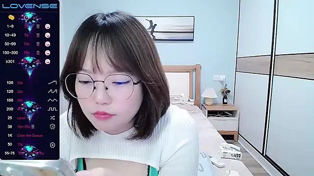 Snapshot of DianaYz chatting on 03-08-25, 02:08 DianaYz online show from 03-08-25, 02:08