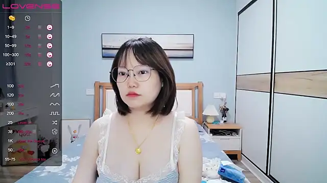 Snapshot of DianaYz chatting on 09-19-25, 12:39 DianaYz online show from 09-19-25, 12:39