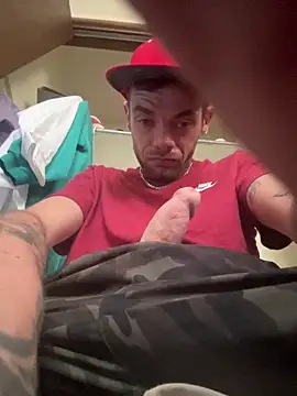 Snapshot of cumgitsumdic chatting on 03-15-26, 09:32 cumgitsumdic online show from 03-15-26, 09:32