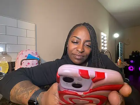 Snapshot of ChocolateTingz chatting on 02-16-26, 01:35 ChocolateTingz online show from 02-16-26, 01:35