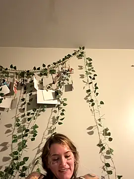 Snapshot of lexymarie chatting on 11-25-25, 01:49 lexymarie online show from 11-25-25, 01:49