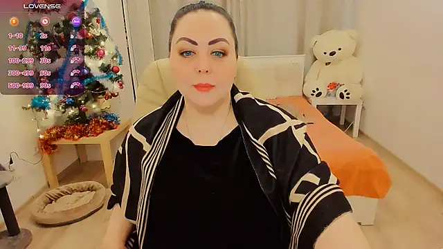 Nina Hopper online show from 12-17-25, 12:55