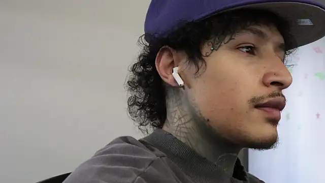 Snapshot of trieone chatting on 12-17-25, 05:19 trieone online show from 12-17-25, 05:19