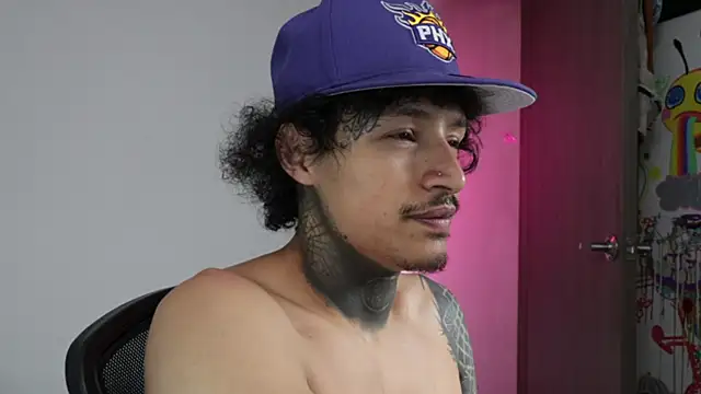 trieone online show from 04-10-26, 02:22