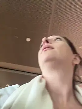 Viola Beck online show from 03-05-25, 01:17