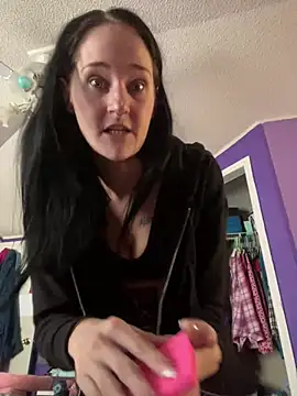 Snapshot of lolabunny9 chatting on 12-28-24, 05:35 lolabunny9 online show from 12-28-24, 05:35