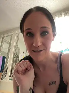 Snapshot of lolabunny9 chatting on 02-07-25, 04:24 lolabunny9 online show from 02-07-25, 04:24