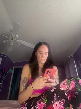 Snapshot of lolabunny9 chatting on 02-12-25, 04:11 lolabunny9 online show from 02-12-25, 04:11