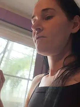 Snapshot of lolabunny9 chatting on 02-13-25, 03:35 lolabunny9 online show from 02-13-25, 03:35