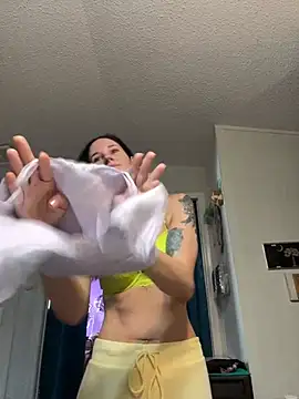 Snapshot of lolabunny9 chatting on 03-19-25, 01:07 lolabunny9 online show from 03-19-25, 01:07