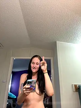 Snapshot of lolabunny9 chatting on 09-17-25, 01:13 lolabunny9 online show from 09-17-25, 01:13