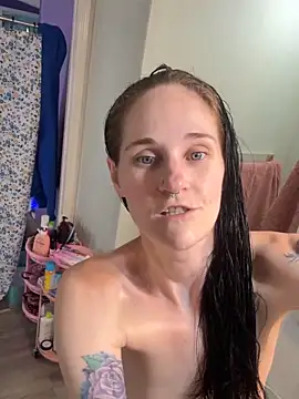 Snapshot of lolabunny9 chatting on 10-08-25, 04:15 lolabunny9 online show from 10-08-25, 04:15