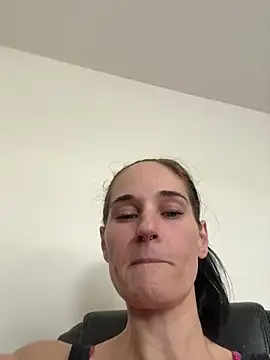 Snapshot of lolabunny9 chatting on 10-25-25, 05:51 lolabunny9 online show from 10-25-25, 05:51