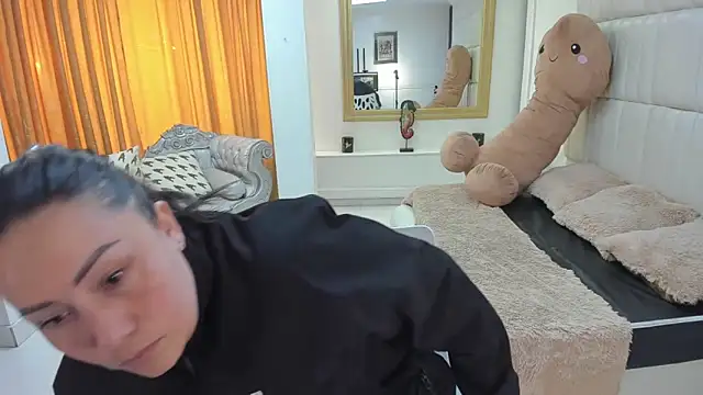 gaby trent online show from 11-21-25, 01:32