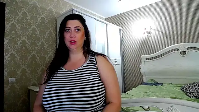 Evelyn Shy online show from 10-21-25, 06:14