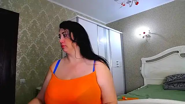 Evelyn Shy online show from 12-18-25, 06:41