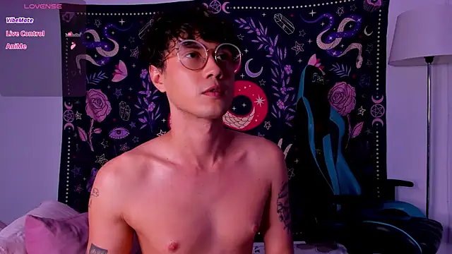 LeaneSeb online show from 12-20-24, 01:54