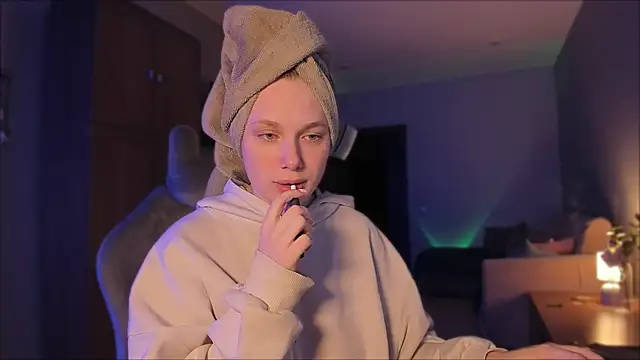 Rachel Ro online show from 12-20-24, 08:34