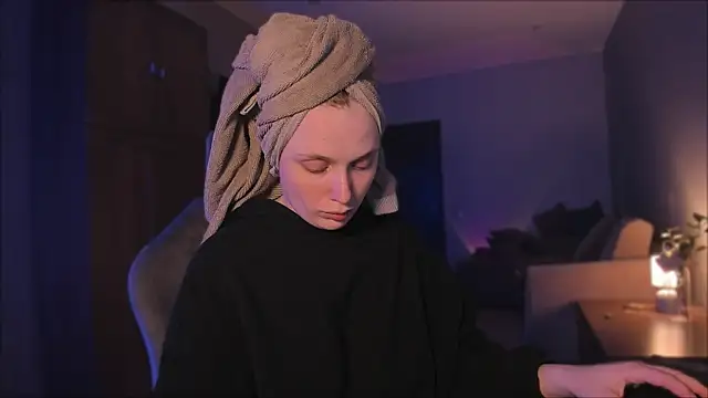 Rachel Ro online show from 12-21-24, 06:12