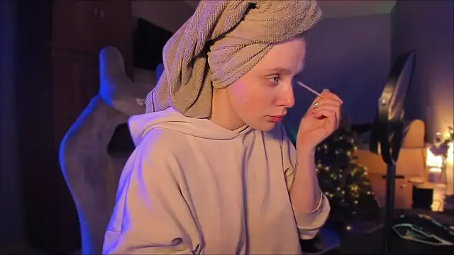 Rachel Ro online show from 12-28-24, 03:15