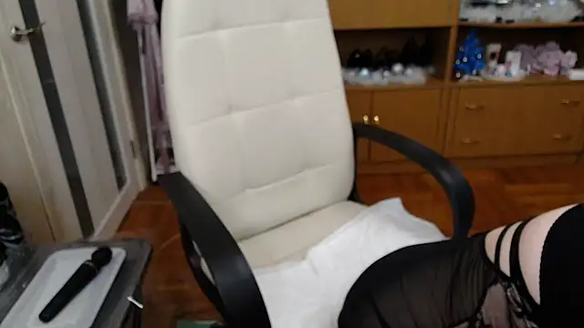 Snapshot of Mika_Passion chatting on 12-29-24, 03:03 Mika Passion online show from 12-29-24, 03:03