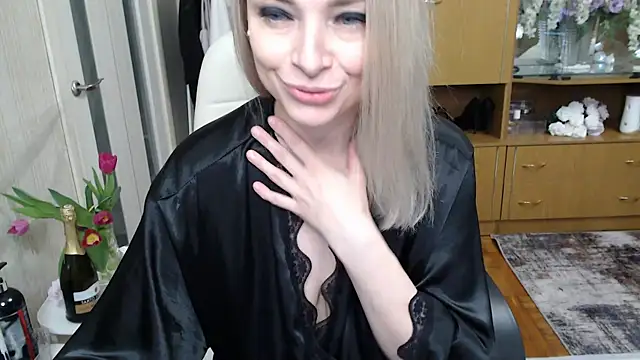 Snapshot of Mika_Passion chatting on 03-07-25, 06:57 Mika Passion online show from 03-07-25, 06:57