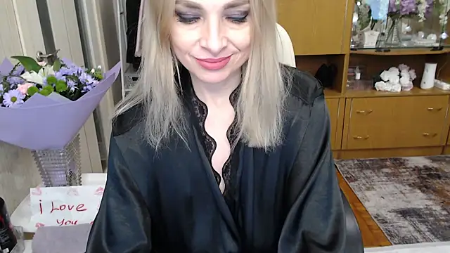 Snapshot of Mika_Passion chatting on 03-10-25, 12:37 Mika Passion online show from 03-10-25, 12:37