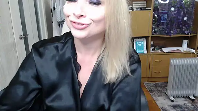 Snapshot of Mika_Passion chatting on 09-30-25, 09:47 Mika Passion online show from 09-30-25, 09:47