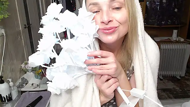 Snapshot of Mika_Passion chatting on 10-04-25, 10:08 Mika Passion online show from 10-04-25, 10:08