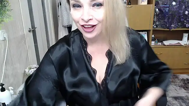 Snapshot of Mika_Passion chatting on 10-11-25, 07:51 Mika Passion online show from 10-11-25, 07:51