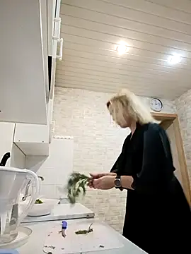 Snapshot of Mika_Passion chatting on 11-02-25, 09:22 Mika Passion online show from 11-02-25, 09:22