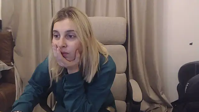 Snapshot of Aliss_Hottie chatting on 11-04-25, 05:45 Aliss Hottie online show from 11-04-25, 05:45