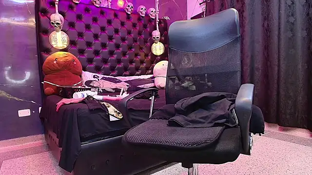 AlexHoe  online show from 02-21-25, 01:11