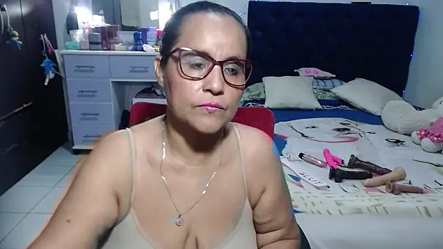 Snapshot of pervert_mommy_ chatting on 06-18-26, 09:25 pervert mommy online show from 06-18-26, 09:25