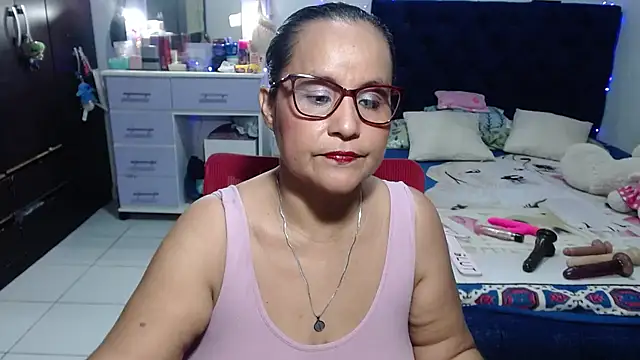 Snapshot of pervert_mommy_ chatting on 06-19-26, 09:35 pervert mommy online show from 06-19-26, 09:35